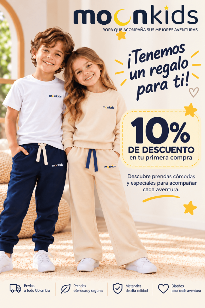Pantaloneta infantil MoonKids confeccionada en algodón perchado, con bolsillos laterales, pretina elástica, cordón angosto y logo bordado.